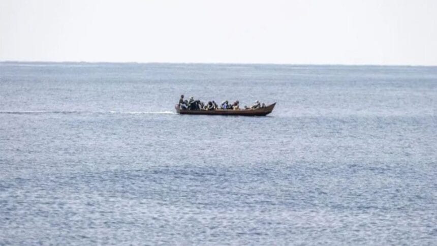 İtalya açıklarında göçmen teknesi battı: 20 kişi kayıp